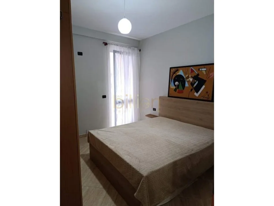 Tirane, Myslym Shyri. jepet me qera 2+1+Ballkon , 90 m² 650 €
