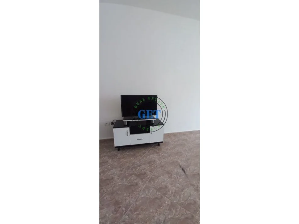 Durres, jepet me qera apartament 2+1+Ballkon Kati 3, 120 m² 450 € (Poliklinika Durres)
