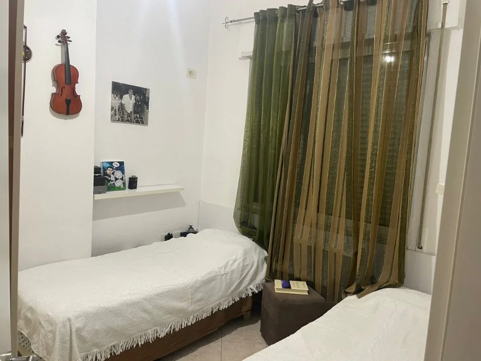 Tirane, jepet me qera apartament 2+1 Kati 2, 93 m² 500 € (rruga Bill Klinton)