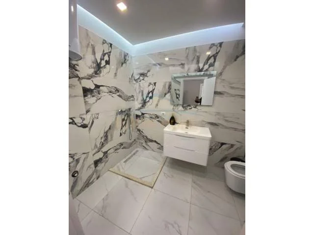 Tirane, shitet apartament 2+1+A Kati 2, 105 m²