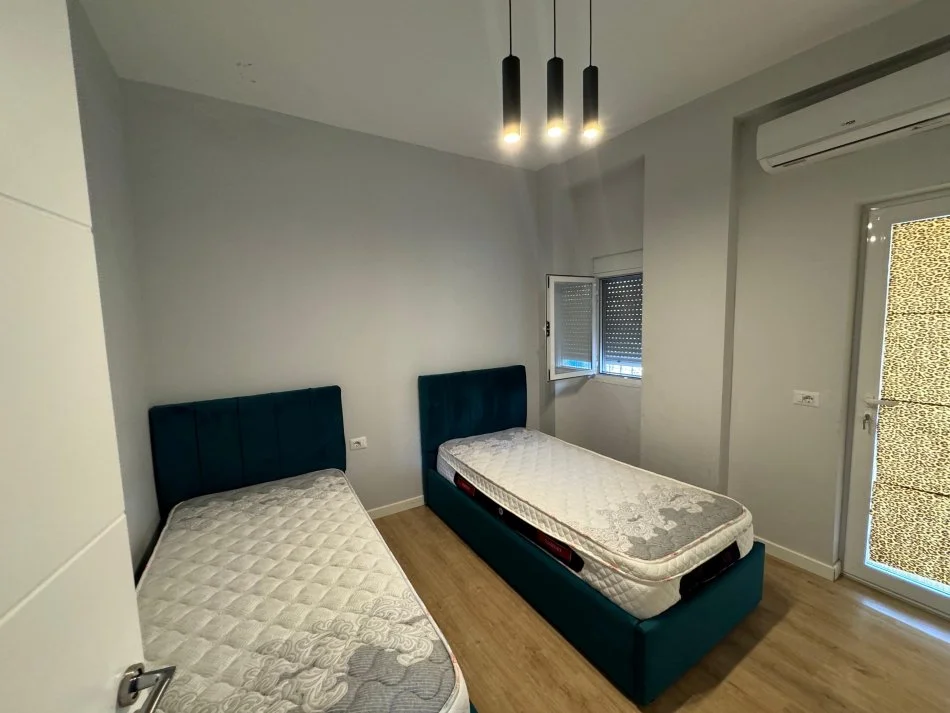 Tirane, jepet me qera apartament 2+1 Kati 1, 85 m² 700 € (Inxhinieria e ndertimit)