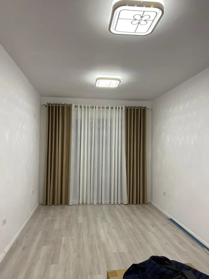 Tirane, jepet me qera apartament 3+1 Kati 3, 125 m² 650 € (RRUGA 5 MAJI)