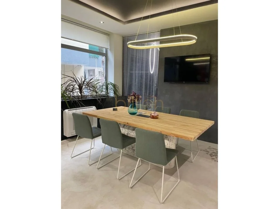 jepet me qira , ambient biznesi, Liqeni thate.110 m²