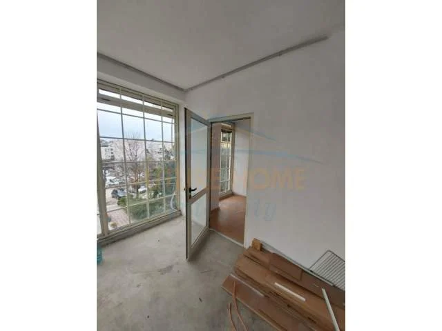 Tirane, shitet magazine Kati 0, 426 m² 350.000 Euro (Ali Demi)