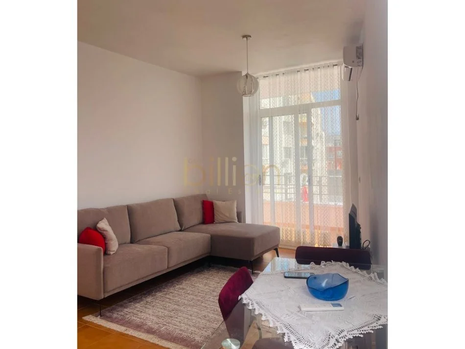 Tirane, jepet me qera 1+1+Ballkon , 65 m² 450 €