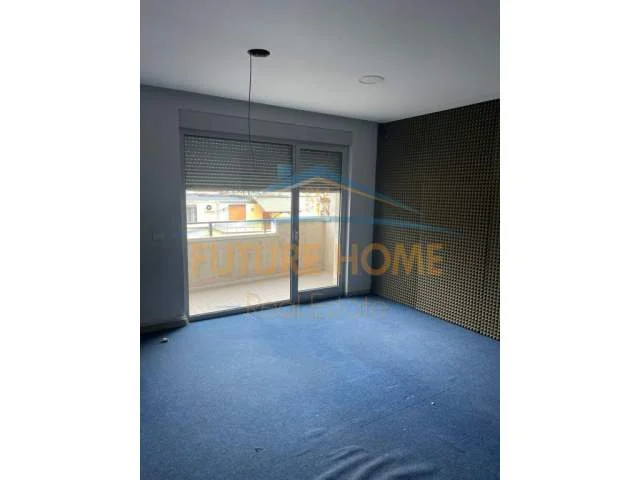 Tirane, jepet me qera zyre Kati 10, 260 m² 3.100 Euro (Blloku)
