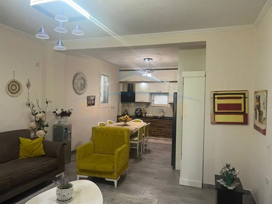 Tirane, jepet me qera Vile 3 Katshe Kati 3, 255 m² 1.000 € (Kodra e Priftit)