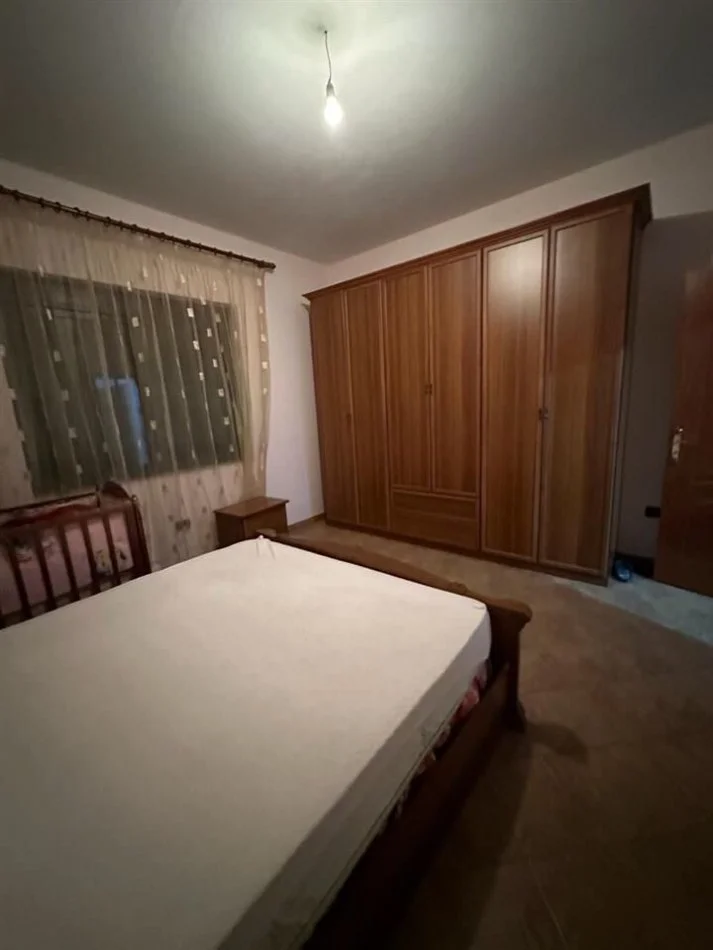 Tirane, jepet me qera apartament 2+1 Kati 3, 120 m² 400 € (Selite