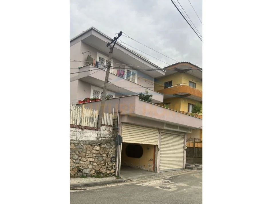 Tirane, jepet me qera Vile 3 Katshe Kati 3, 255 m² 1.000 € (Kodra e Priftit)