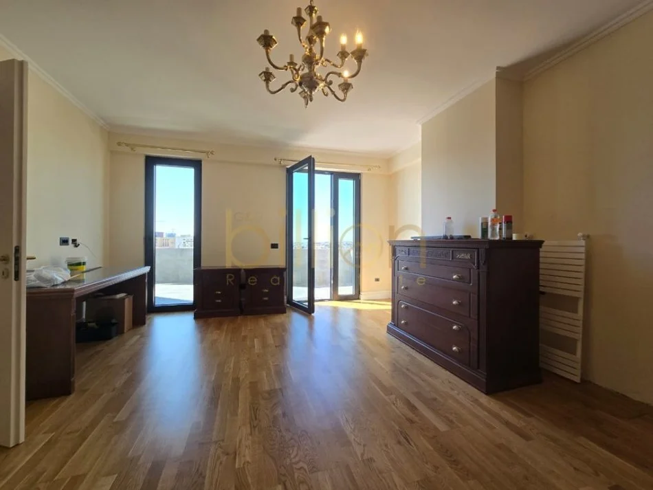 Tirane, shitet 1+1+Ballkon , 96 m² 