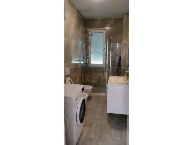 Tirane, jepet me qera apartament Kati 8, 118 m² 750 Euro (Kopshti Zoologjik)