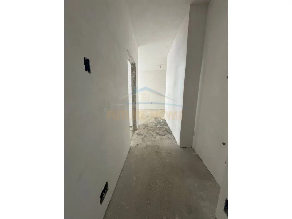 ULET CMIMI ,Shitet, Apartament 2+1, Univers City.