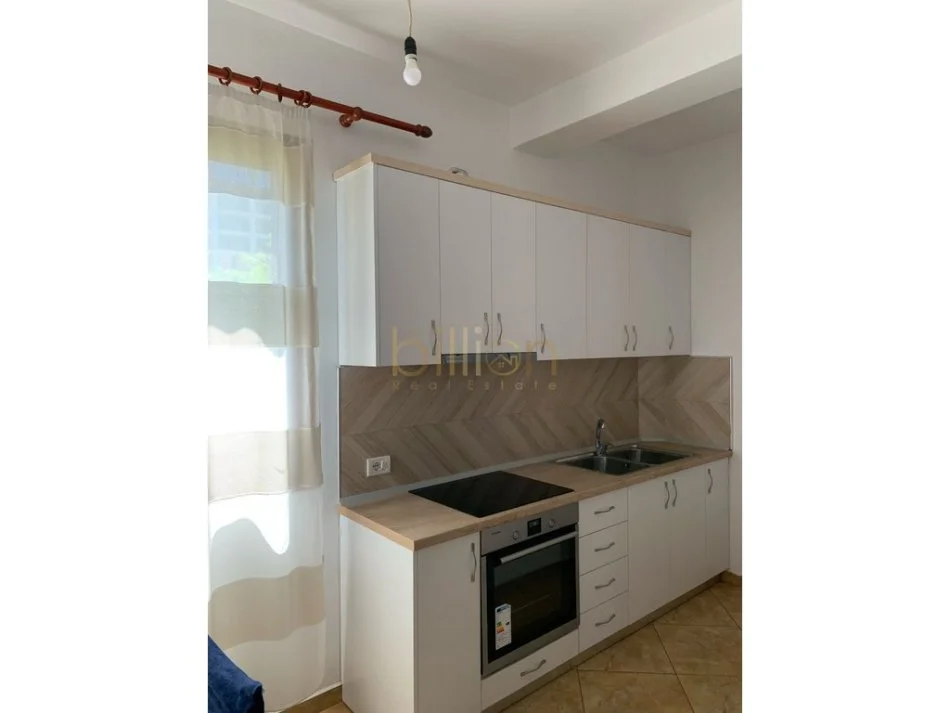 Tirane, jepet me qera 2+1 , 86 m² 400 €