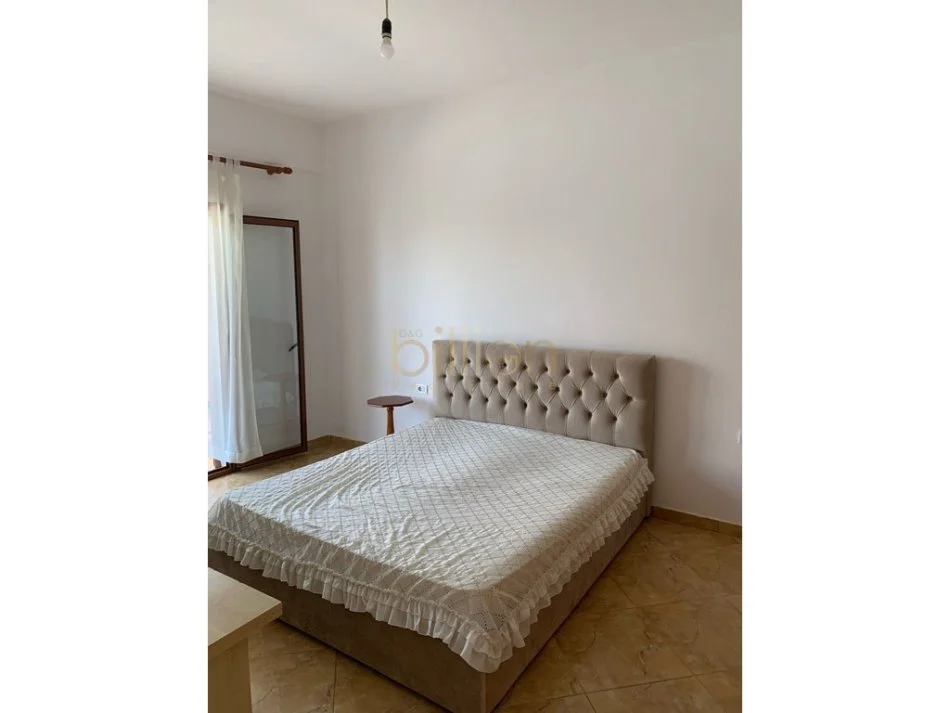 Tirane, jepet me qera 2+1 , 86 m² 400 €
