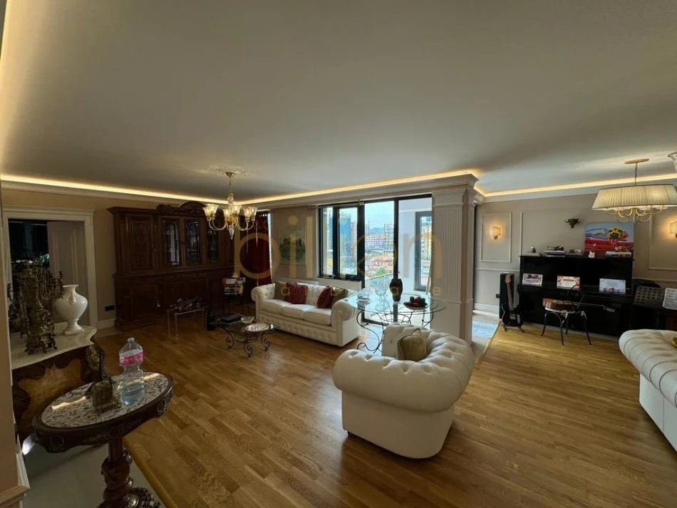 Tirane, shitet 2+1 , 203 m² 
