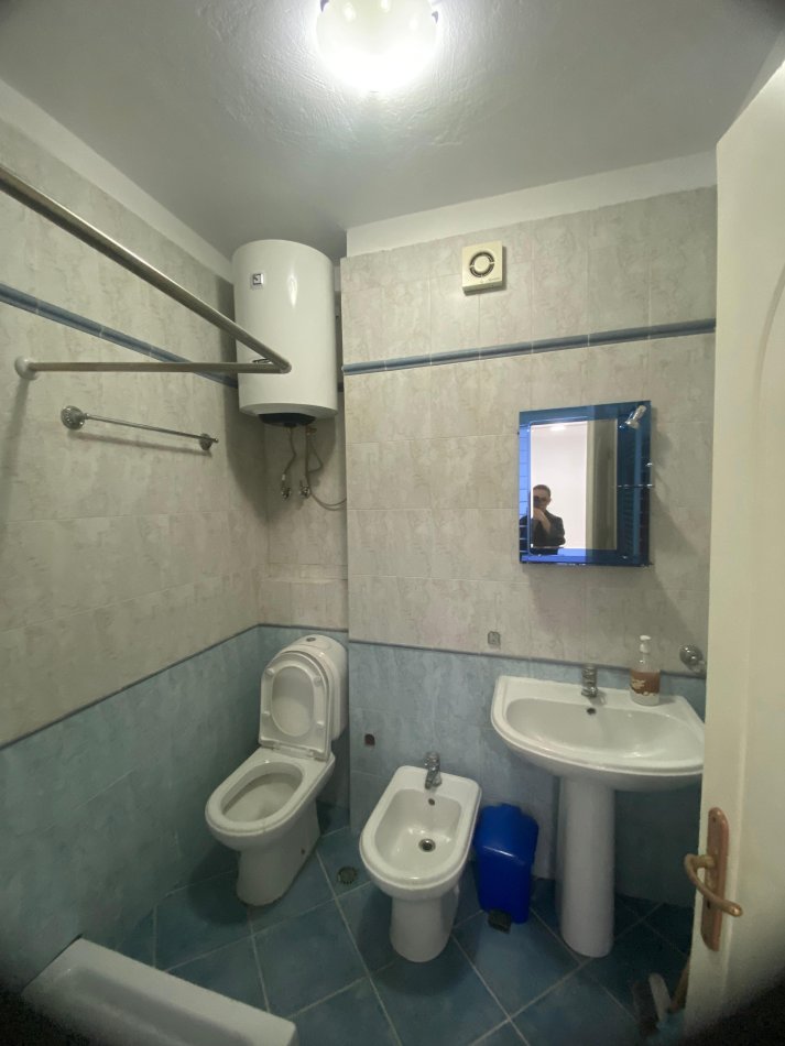 Tirane, jepet me qera zyre Kati 2, 70 m² 750 € (pranë ArTurbina)