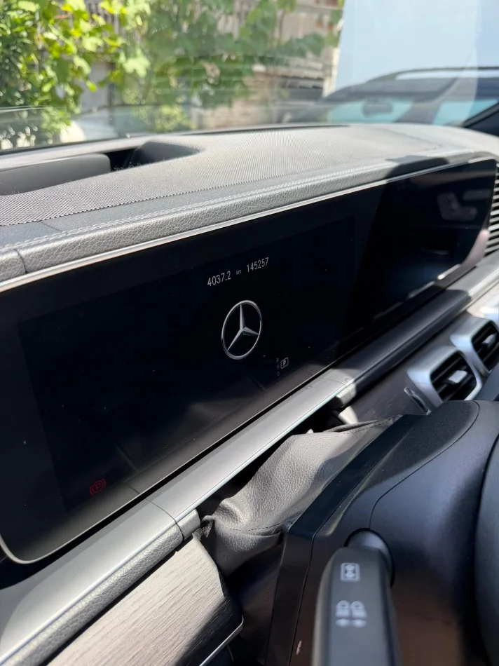 Tirane, shes makine Mercedes Benz Nafte, e zeze automatik Kondicioner 145.000 km 70.000 €