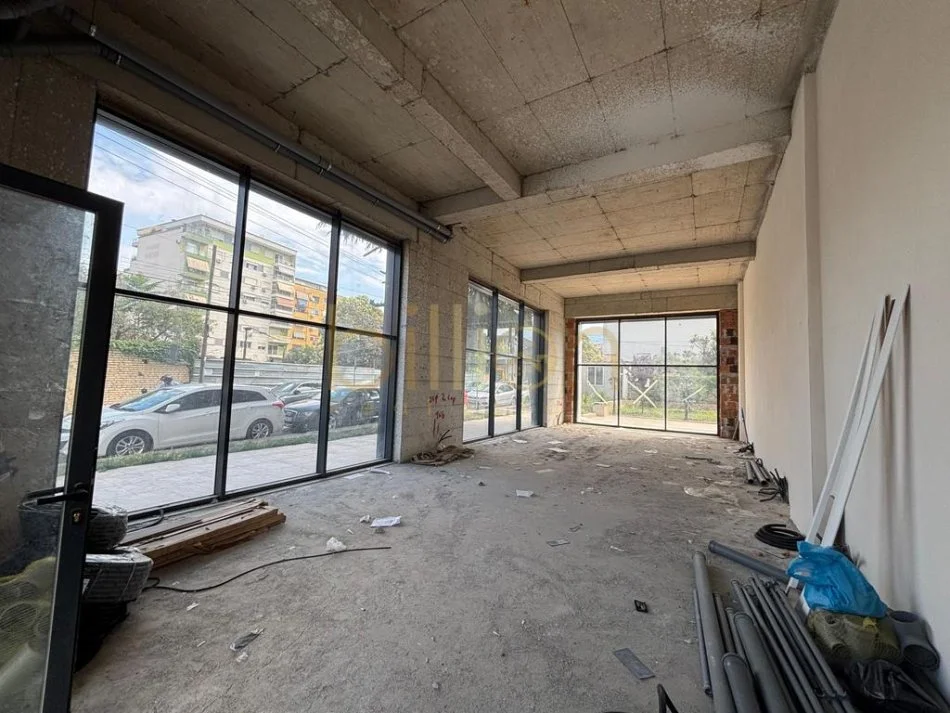 Tirane, jepet me qera , 93 m² 1.200 € (RRUGA RIZA CEROVA)