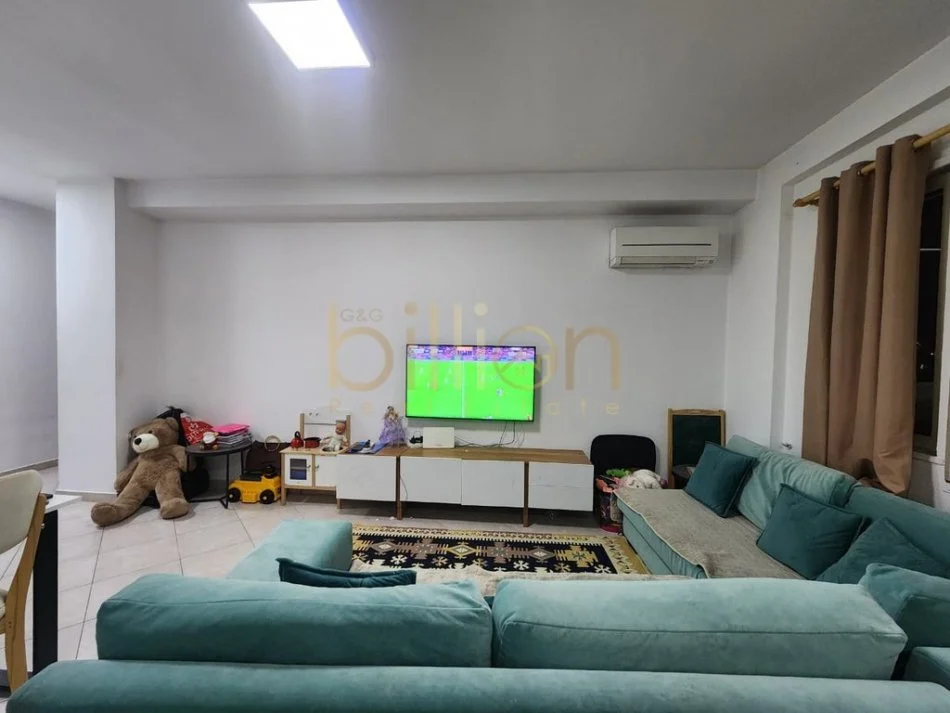 Tirane, jepet me qera 1+1 , 75 m² 500 € (ish Parku)
