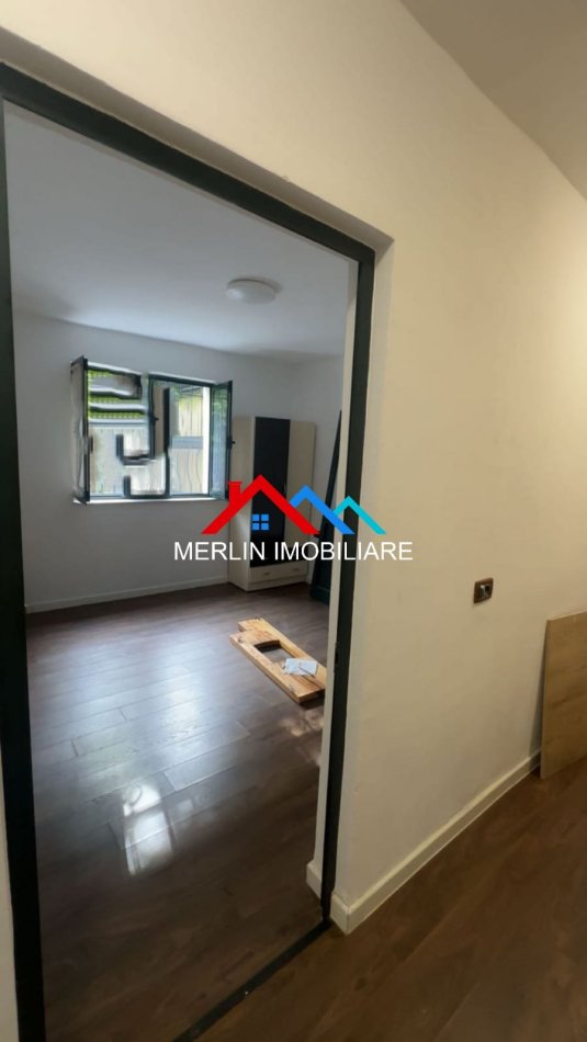 Tirane, jepet me qera garsonier Kati 1, 38 m² 350 € (BLLOKU VASIL SHANTO)