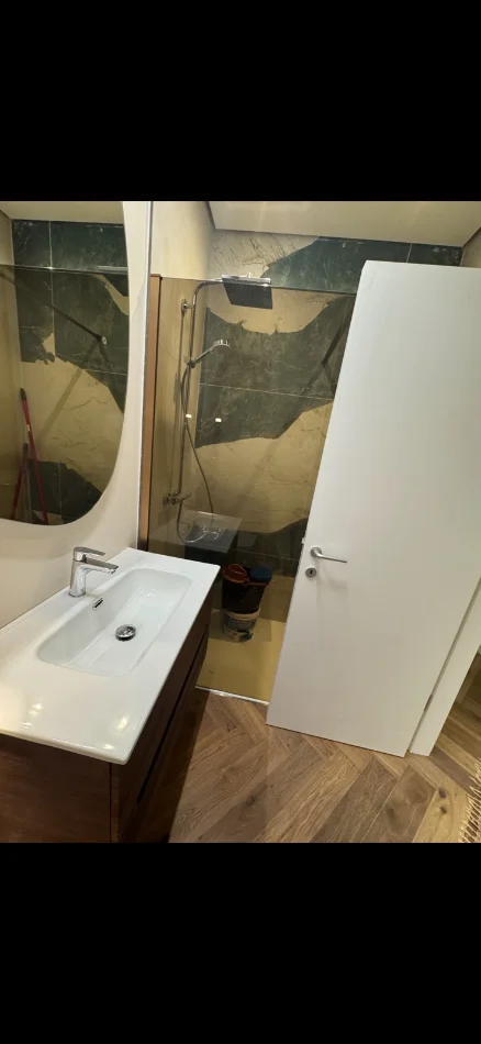 Tirane, jepet me qera apartament 2+1 , 850 € (don bosko)