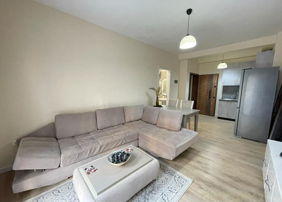 Tirane, jepet me qera apartament 1+1 Kati 2, 50 m² 500 € (KODRES SE DIELLIT)