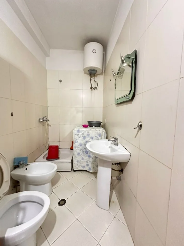 Tirane, shitet apartament 2+1+Ballkon Kati 7, 93 m² 133.000 € (Unaza e Re)