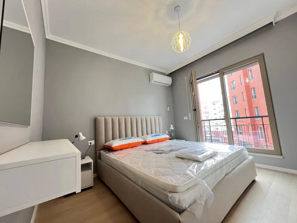 Tirane, jepet me qera apartament 1+1+Ballkon Kati 6, 70 m² 800 € (Rruga kavajes)