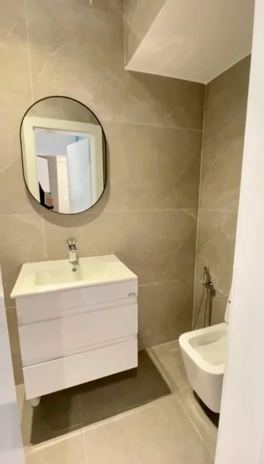 Tirane, jepet me qera apartament 2+1+Ballkon Kati 11, 110 m² 550 € (Rruga e Kavajes)