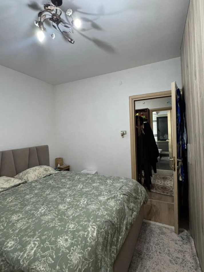 Tirane, jepet me qera apartament 1+1+Ballkon Kati 3, 60 m² 400 € (Varri Bamit ,rruga xhanfize keko)