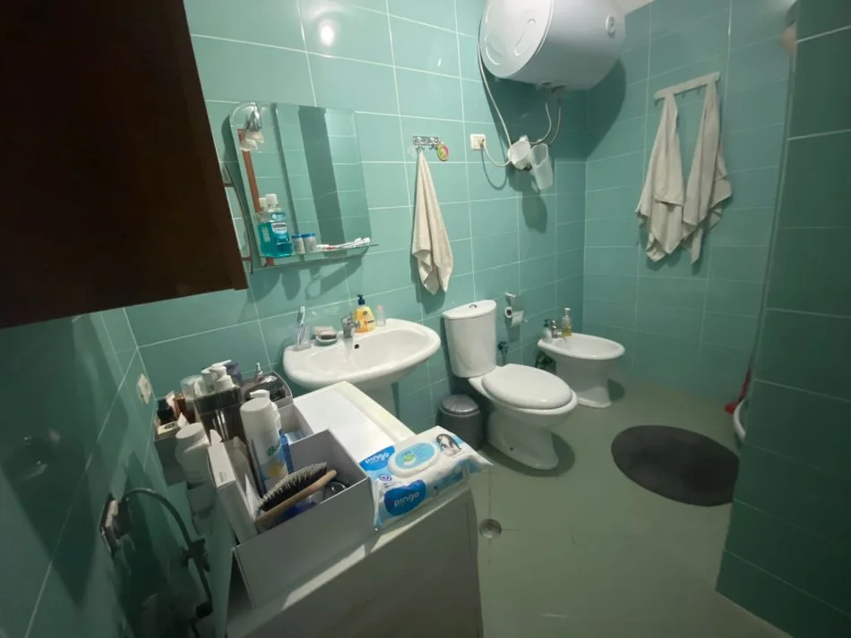 Tirane, jepet me qera apartament 1+1+Ballkon Kati 3, 70 m² 550 € (Selvia, Rruga e Dibres)