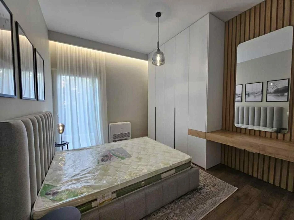 Tirane, jepet me qera apartament 3+1+Ballkon Kati 2, 130 m² 1.500 € (RRUGA SELITE E VJETER,KOPSHTI BOTANIK)