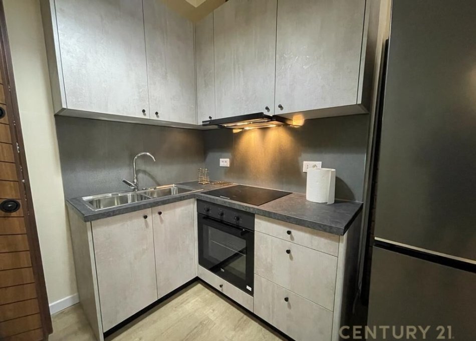 Tirane, jepet me qera apartament 1+1 Kati 2, 50 m² 500 € (KODRES SE DIELLIT)