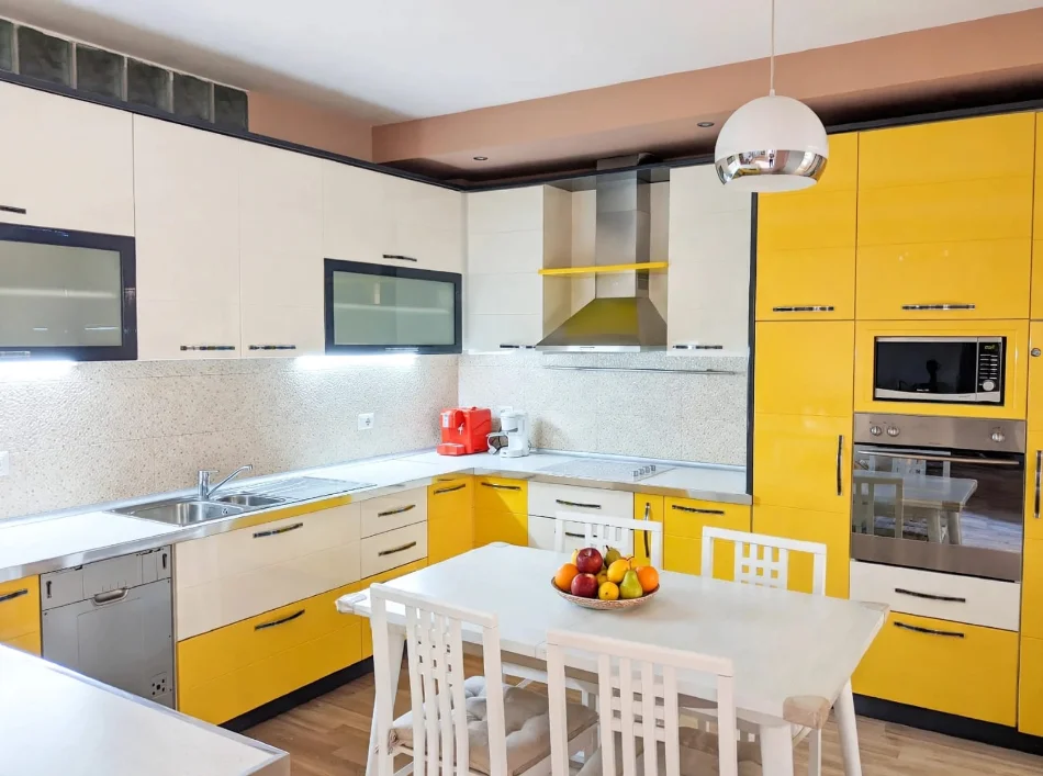 Tirane, jepet me qera apartament 1+1+Aneks+Ballkon Kati 6, 78 m² 600 € (Qender , sheshi skenderbej)