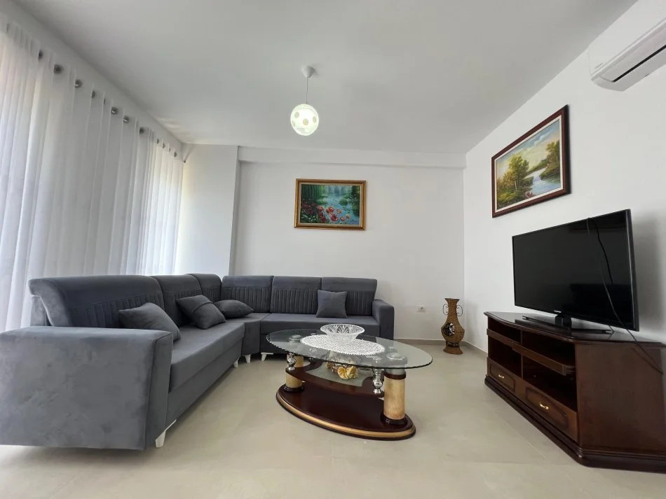 Tirane, jepet me qera apartament 2+1 Kati 3, 95 m² 600 € (Rruga 5 Maji)