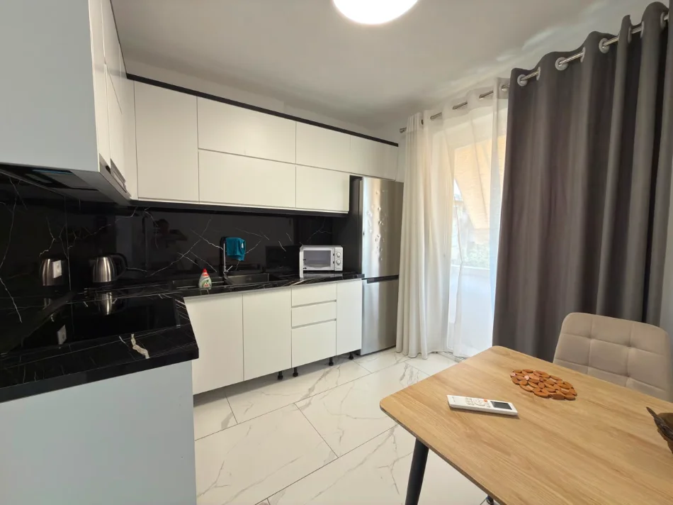 Tirane, jepet me qera apartament 1+1+Ballkon Kati 4, 87 m² 700 € (Rruga Elbasanit)