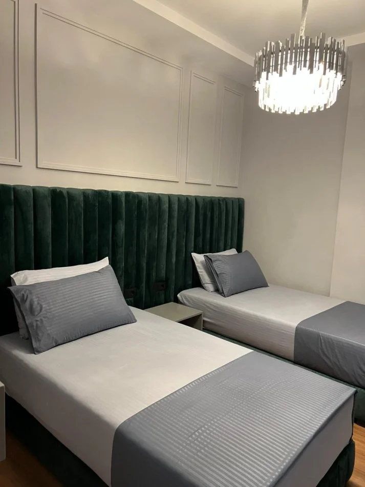 Tirane, jepet me qera apartament 2+1 Kati 3, 120 m² 1.200 € (Secret Garden Residence)