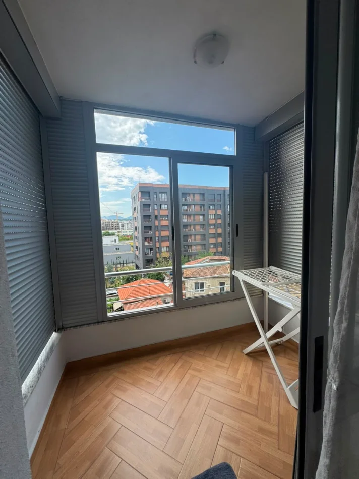 Tirane, jepet me qera apartament 2+1 Kati 4, (Rruga Tefta Tashko)