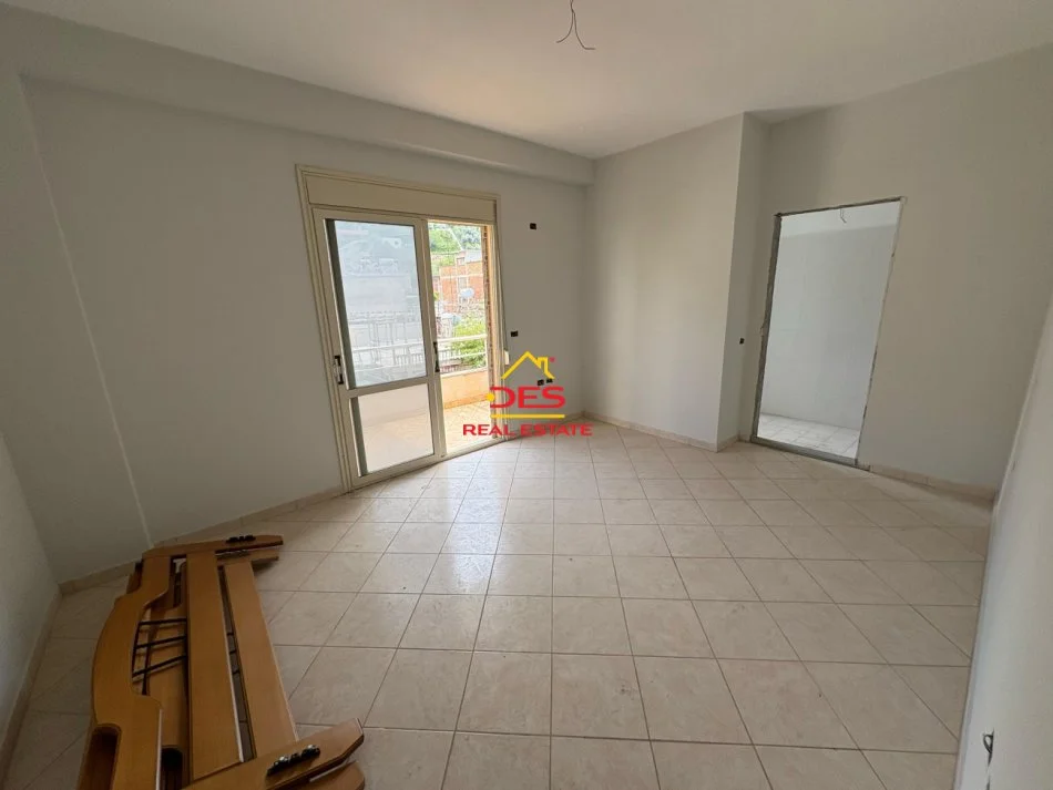 Vlore, shitet apartament 2+1+Ballkon Kati 3, 110 m² 120.000 € (Rruga Sulejman Delvina)