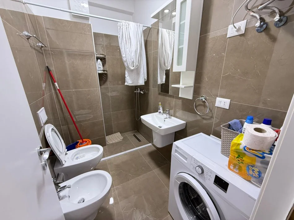 Tirane, jepet me qera apartament 1+1 Kati 3, 56 m² 600 € (Fillimi i Rruges se dibres)