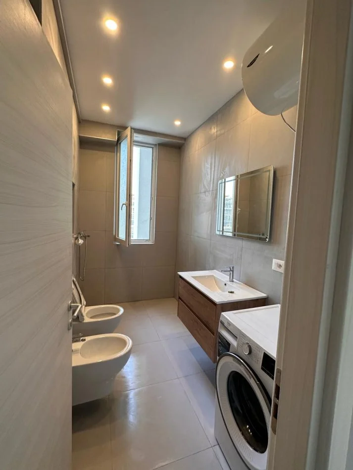 Tirane, jepet me qera apartament 1+1+Ballkon Kati 3, 75 m² 600 € (River Residence, Ne krahe me Green City)