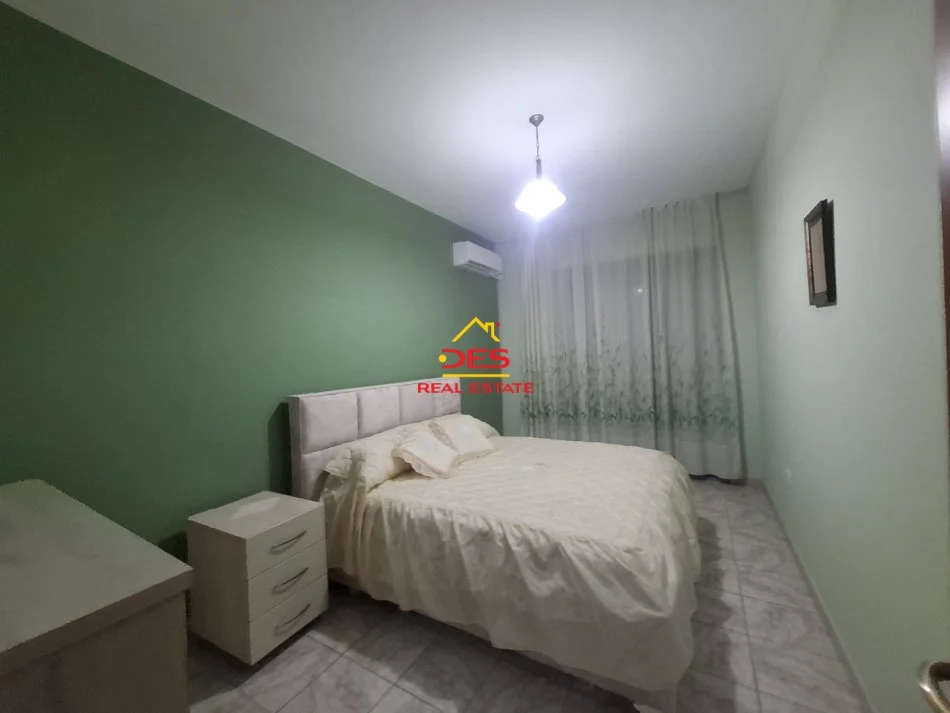 Vlore, jepet me qera apartament 3+1+Ballkon Kati 2, 120 m² 550 € (Rruga Sadik Zotaj)