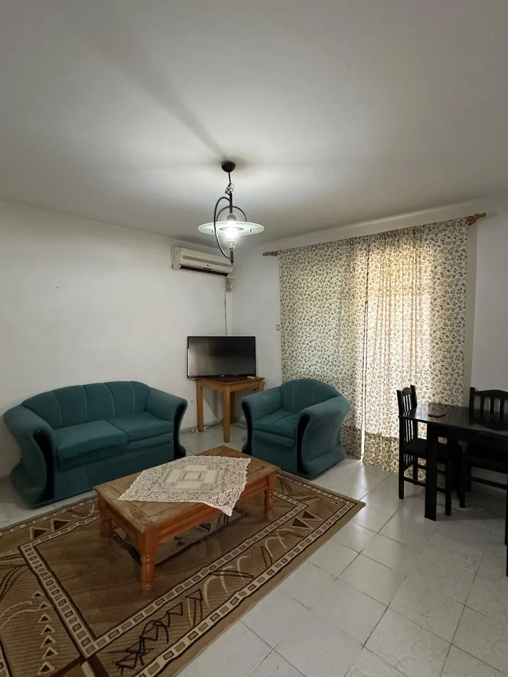 Tirane, jepet me qera apartament 2+1+Ballkon Kati 5, 75 m² 400 € (Rr. Idriz Dollaku)