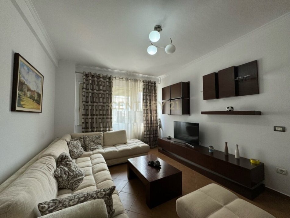 Tirane, jepet me qera apartament 2+1 Kati 4, 74 m² 550 € (Kompleksit Magnet)