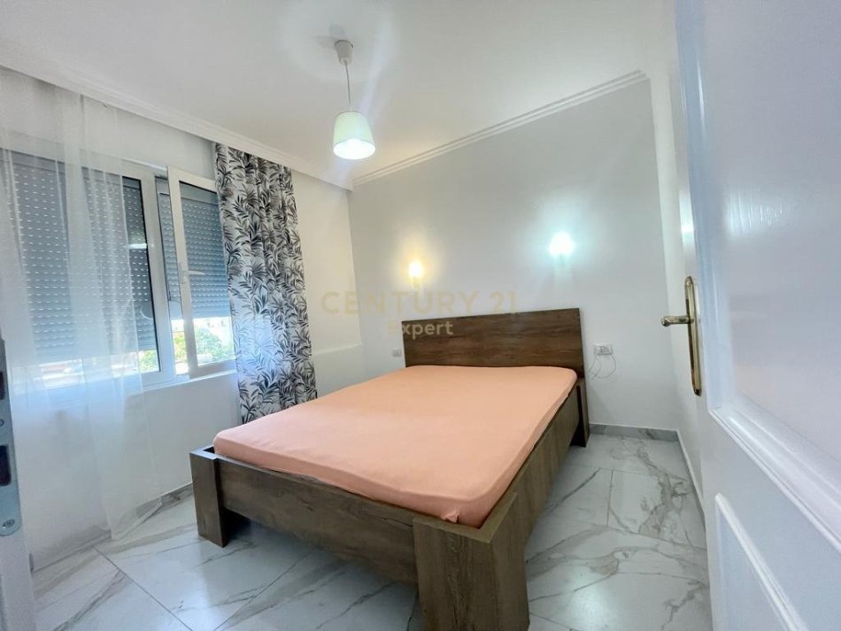 Tirane, jepet me qera apartament 1+1 Kati 3, 52 m² 650 € (Sheshi Willson)
