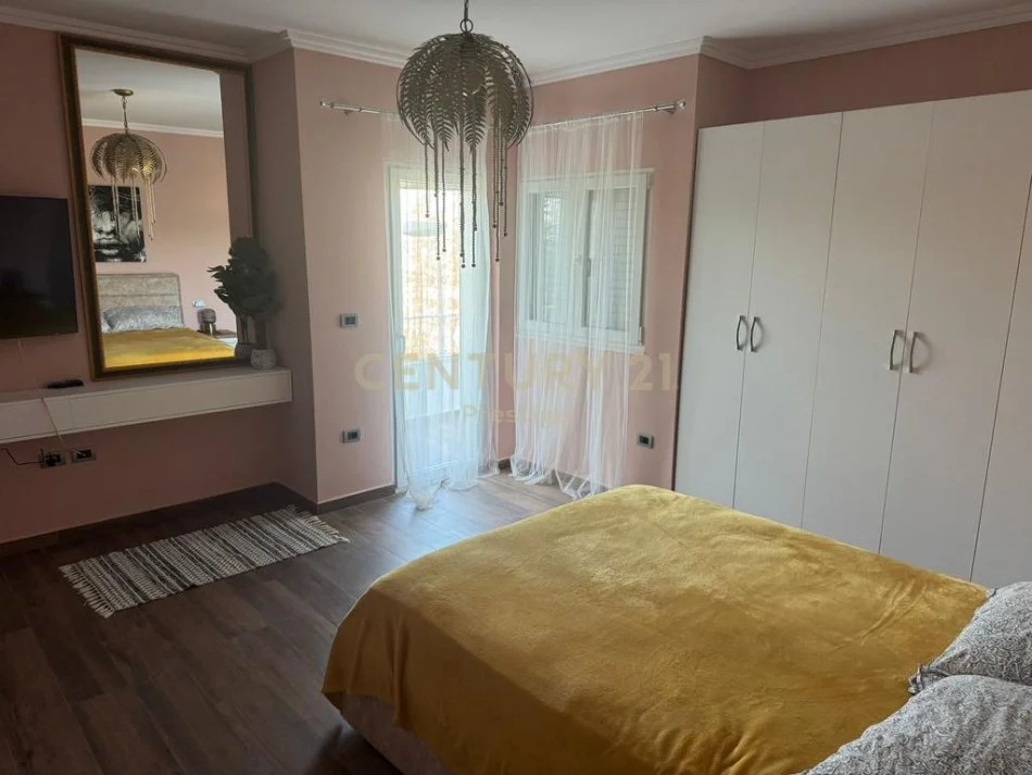 Tirane, jap me qera apartament 2+1+Ballkon , 145 m² 500 € (Linze)