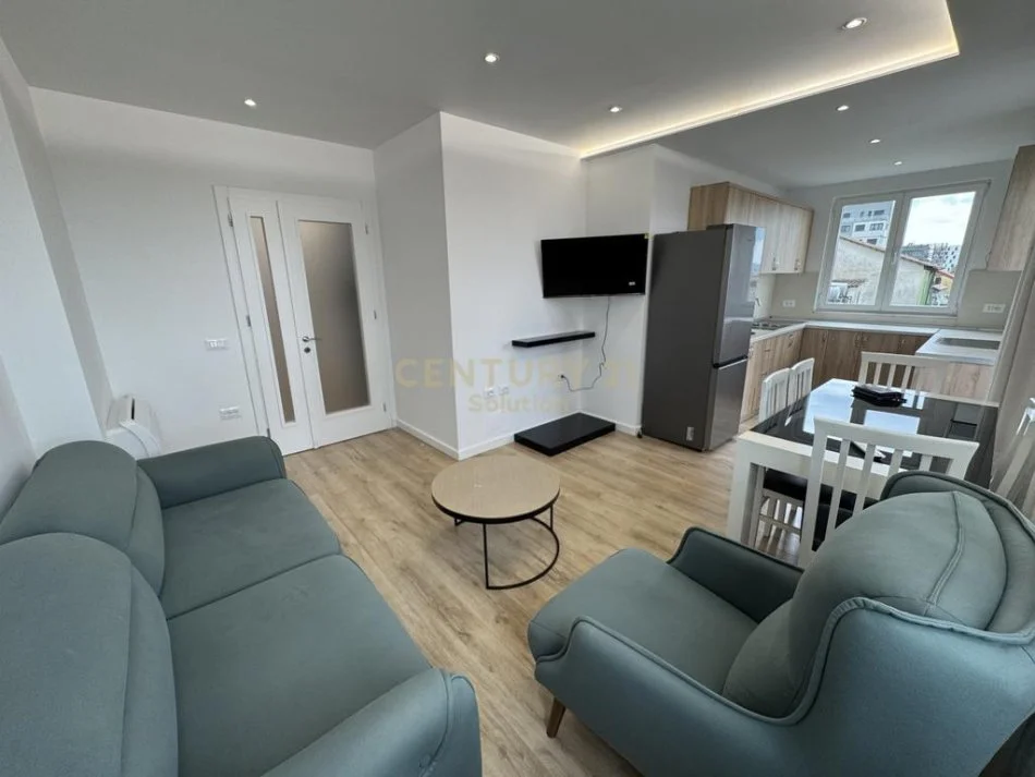 Tirane, jepet me qera apartament 2+1+Ballkon Kati 4, 84 m² 600 € (Rruga e Dibres)