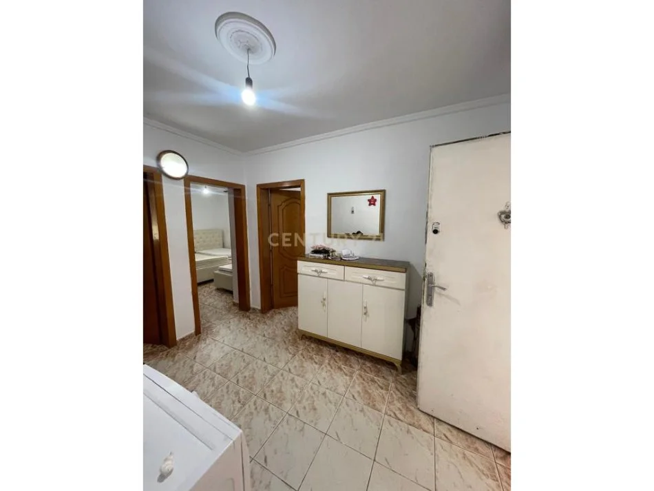 Tirane, jepet me qera apartament 2+1+Ballkon Kati 1, 75 m² 550 € (Brryli)