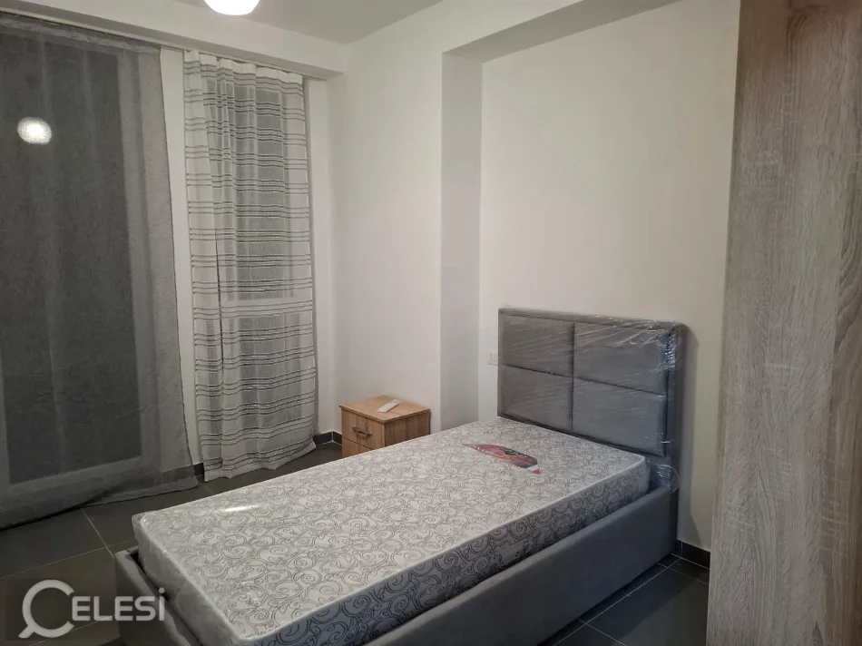 Tirane, jepet me qera apartament 3+1+Ballkon Kati 3, 116 m² 650 € (5 MAJI)