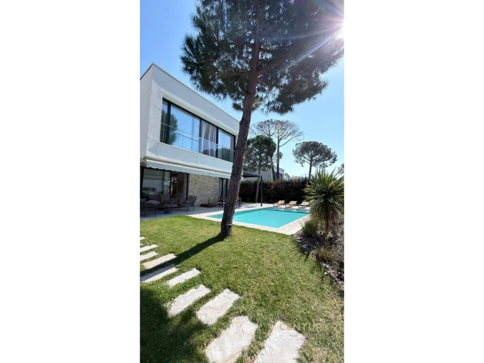 Durres, shes Vile 4+1 Kati 2, 711 m² 1.150.000 € (San Pietro)